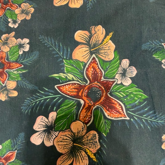 Stranger Things Demogorgon Flower Button Up - Picture 3 of 4